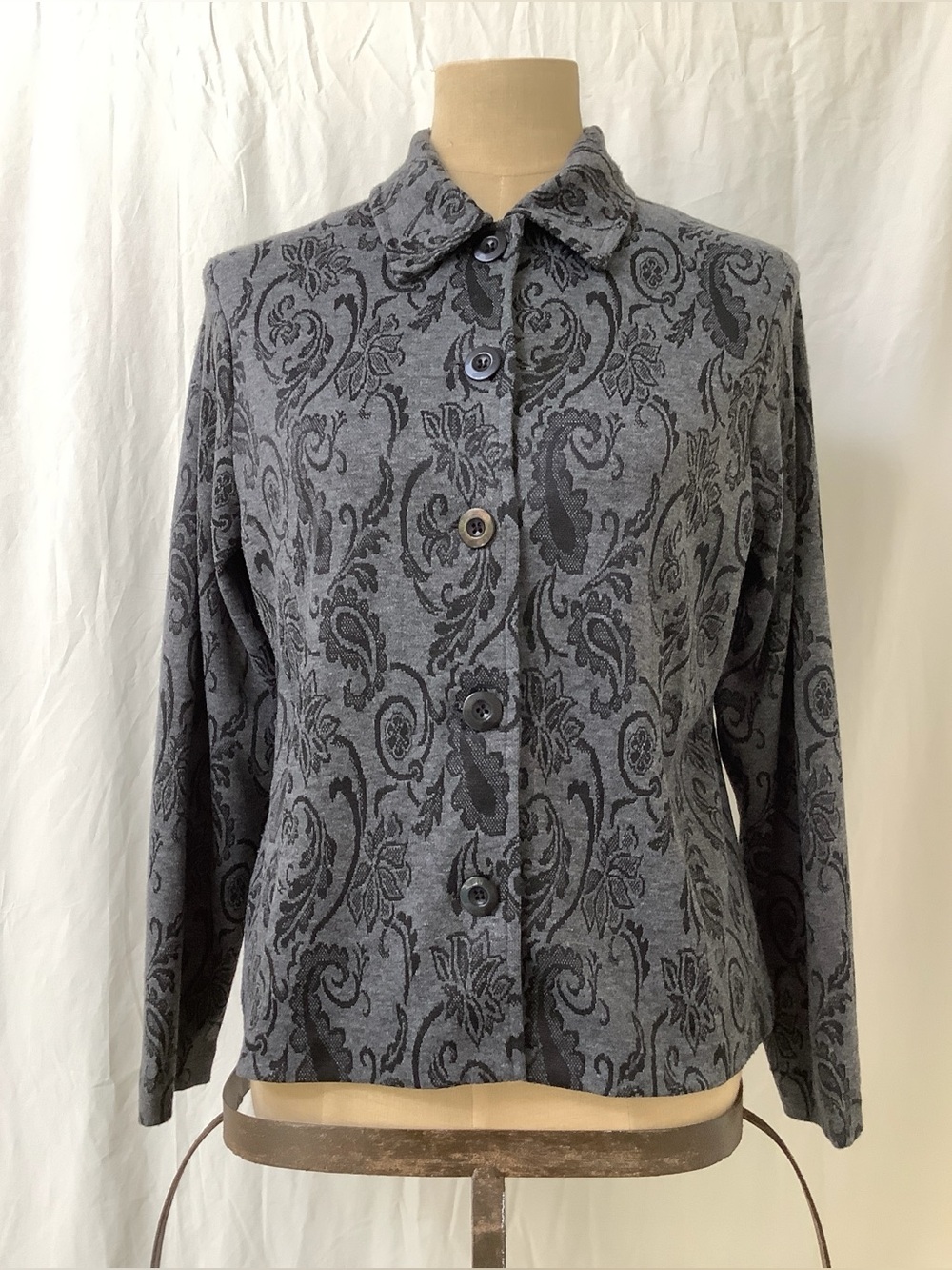 Briggs New York Knit Blouse Shirt-Gray w/Black Paisley Design-Button Close-PM